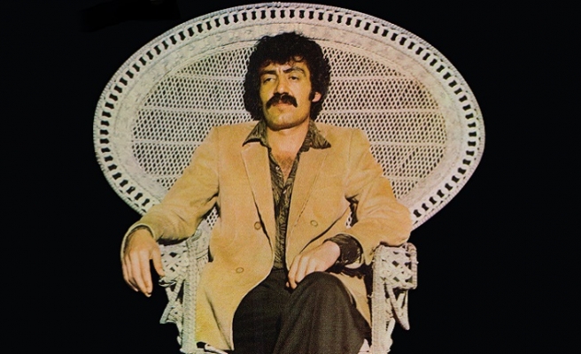 Çevre’nin merkez’e meydan okuyan melankolik sesi: Müslüm Gürses