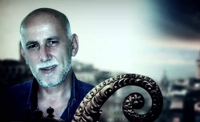 Uzak uzak dolanmanın şiiri: Gülce