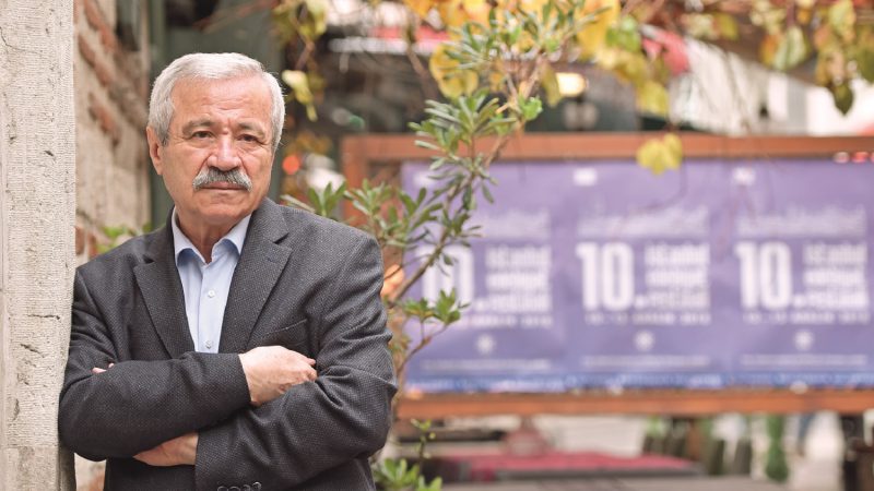 500 kelimeyle ders kitabı yazılmaz