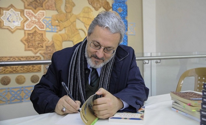 Osmanlı’nın kurucu babaları olarak İbn Arabî’yi ve Mevlâna’yı görüyorum