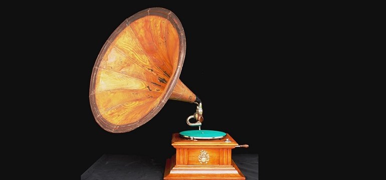 Bir Taş Plak Efsanesi: Hafız Burhan