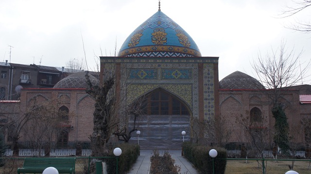 Üç kez yakıldı ama hâlâ ayakta