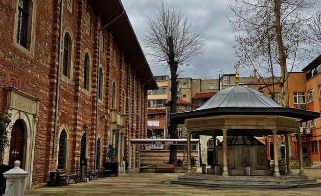 1302 yıllık kadim Arap Camii etrafında dönen entrikalar