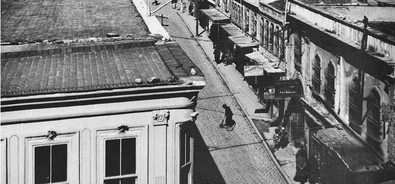 Ş. Teoman Duralı, Rızâpaşa Yokuşunda Bir Kitapçı Dükkanı