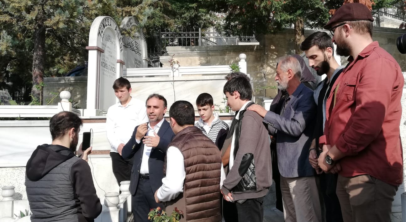 Hasan Nail Canat Kabri Başında Anıldı