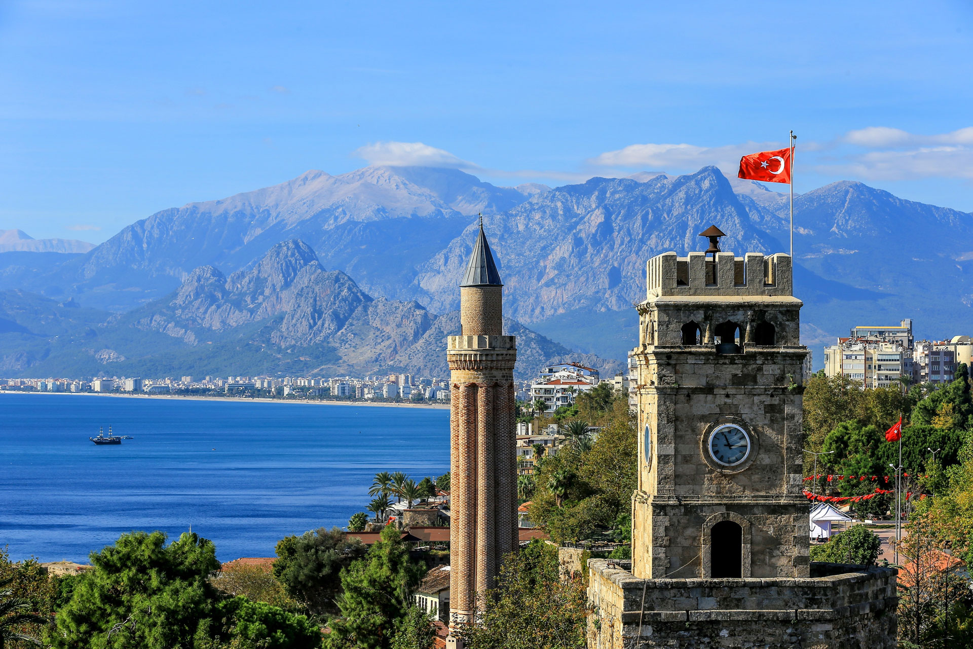 Antalya; Bir Huzur ve Sevgi Şelalesi Şehir