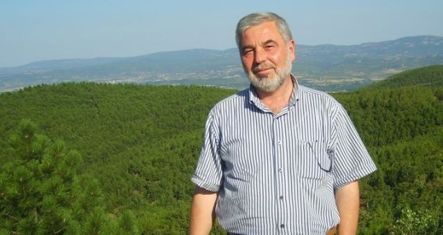 Hüzünsüz gün geçirmez, bulamazsa icat eder