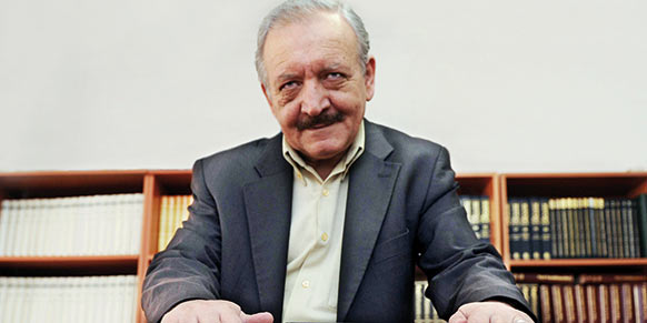 Her insana bir biyografi olarak bakıyor