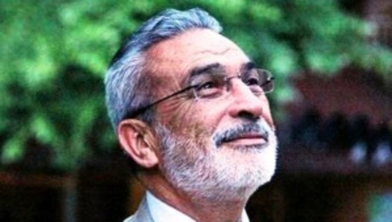 Celladına gülümserken şairin çektirdiği resmin arkasındaki satırlar