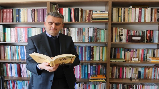 Karamanoğlu Mehmetbey Üniversitesi, okuma etkinlikleriyle gençleri "Yunus Emre iklimi"ne davet ediyor