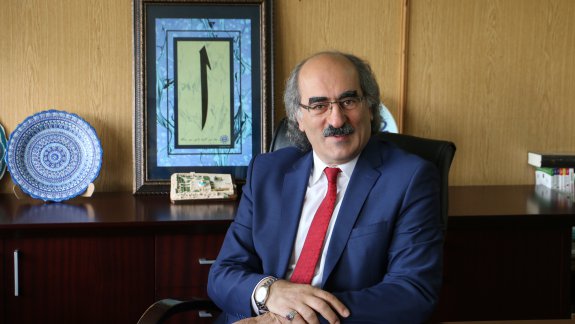 “Safahat'ı okuyan kimse ülkemiz için kendini adar”