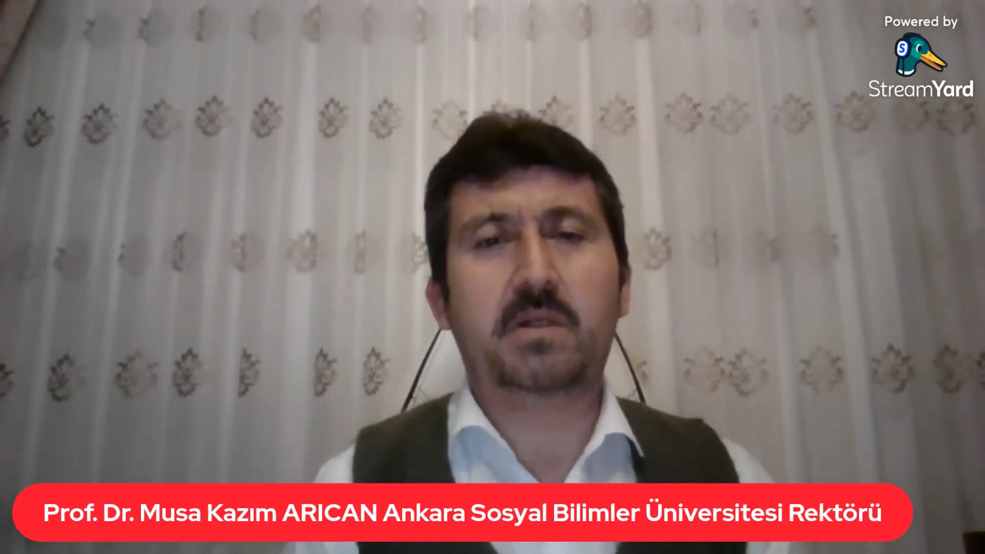 “Sosyal medya bağımlısı olmayın”