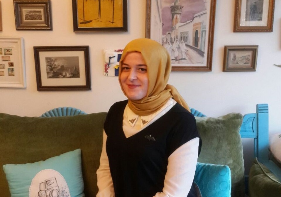 Zeynep Arkan; Ellerinden Öpülesi Kederlerin Şairi