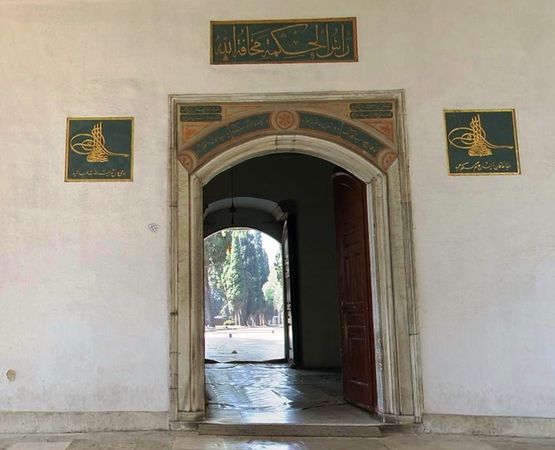 Topkapı Sarayı, “Saadet Kapısı” kitabeleri (II)