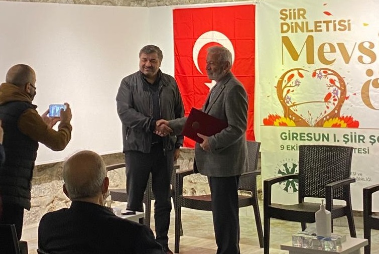 D. Mehmet Doğan, Giresun Belediye Başkanı Şenlikoğlu’na berat takdim etti