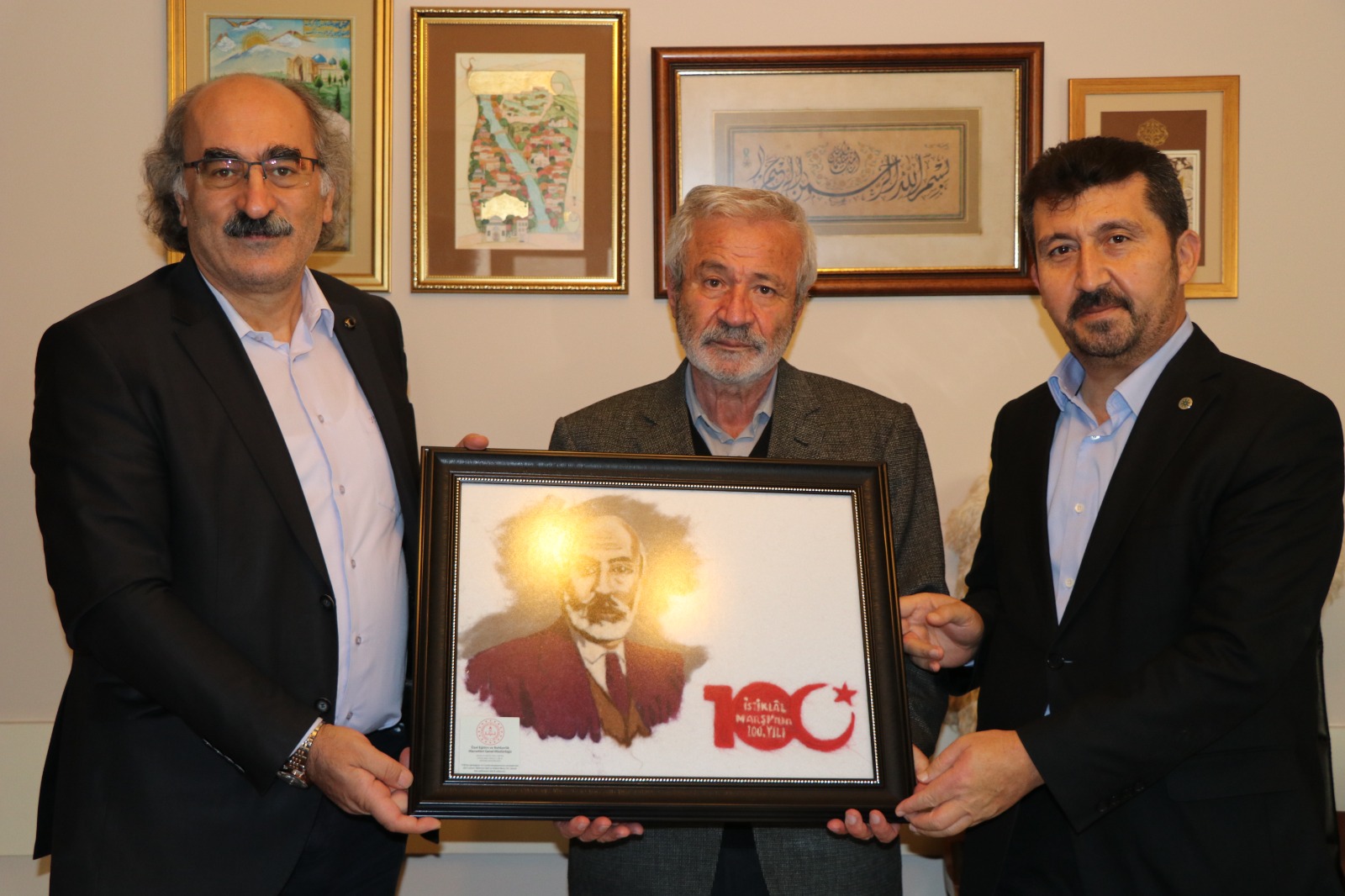 Özel Eğitim Öğrencilerinden Genel Başkan Arıcan’a Âkif tablosu