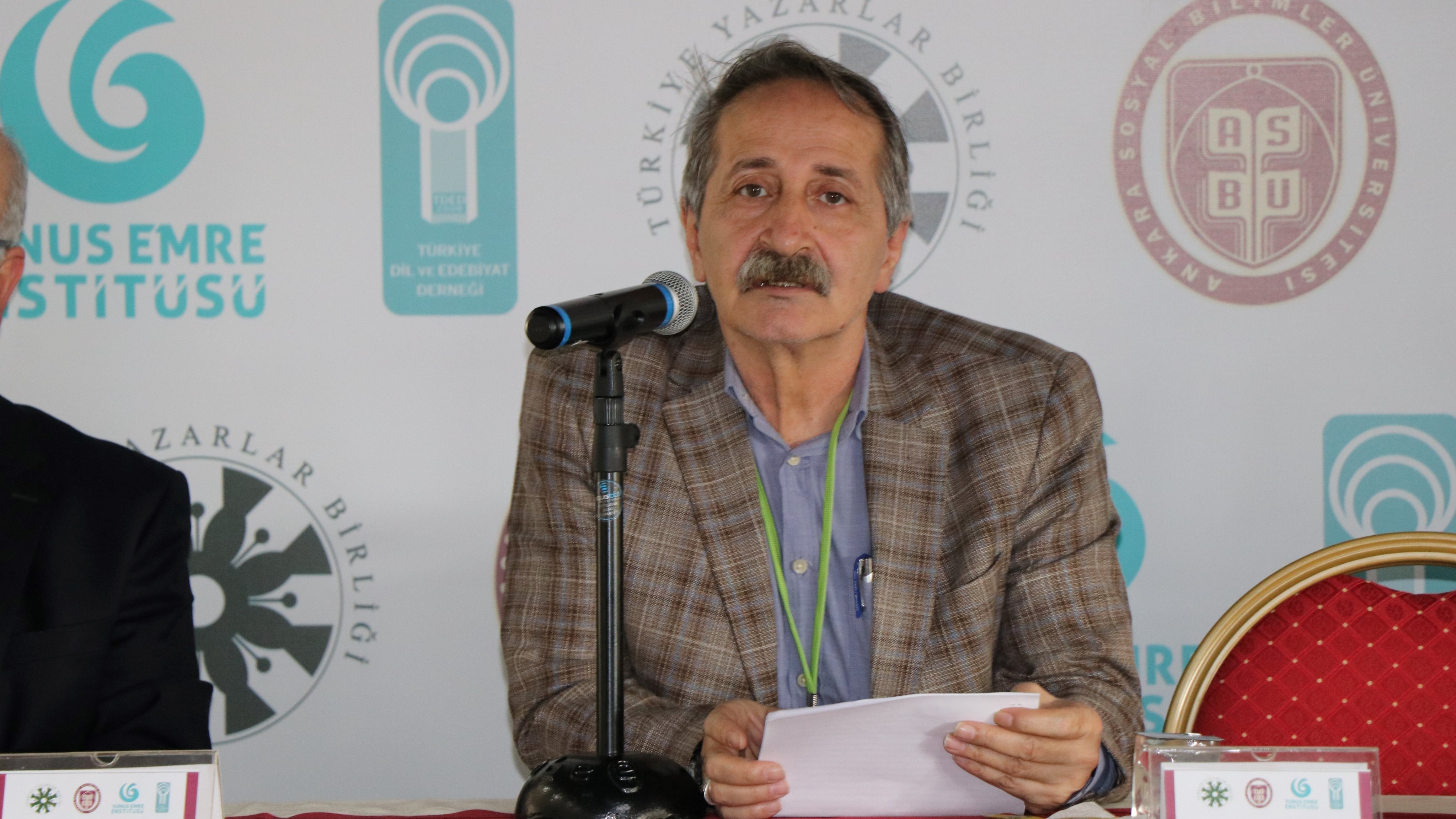 Doç. Dr. Hayrettin Orhanoğlu: İdeolojinin dili-dilin ideolojisi