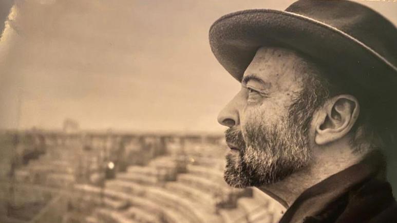 Ünlü Fotoğrafçı Paris’in Ortasında Donarak Öldü!