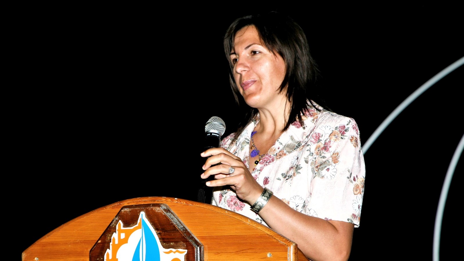 Güllü Karanfil; Gagauz Dilinin Yüzünü Güldüren Şair