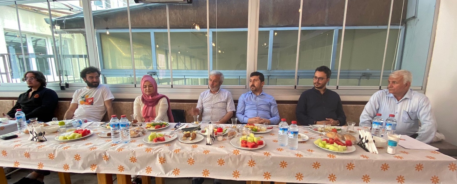 TYB yönetimi gençlerle bir araya geldi