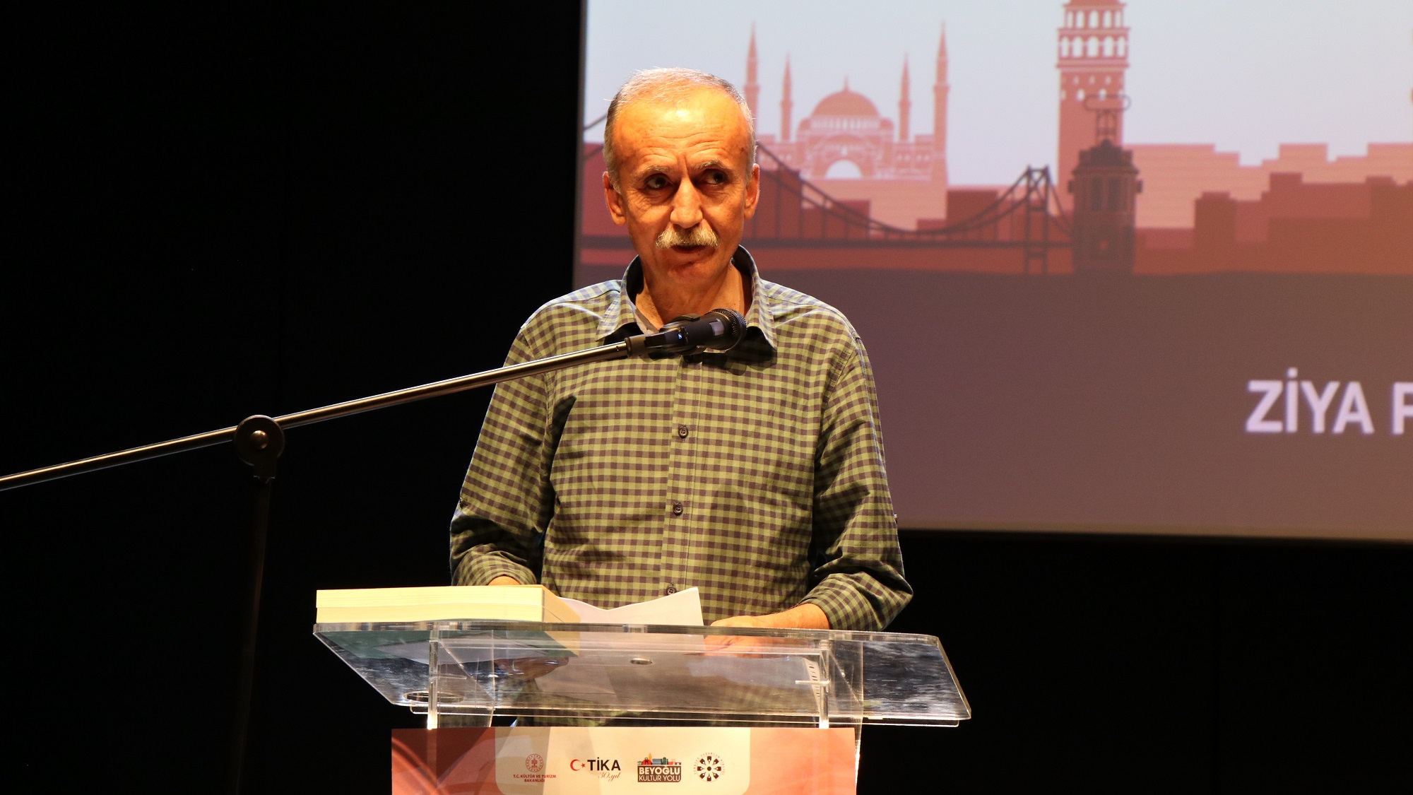 Osman Özbahçe: Muhacirim Vatanım Yukarıya Bitişik