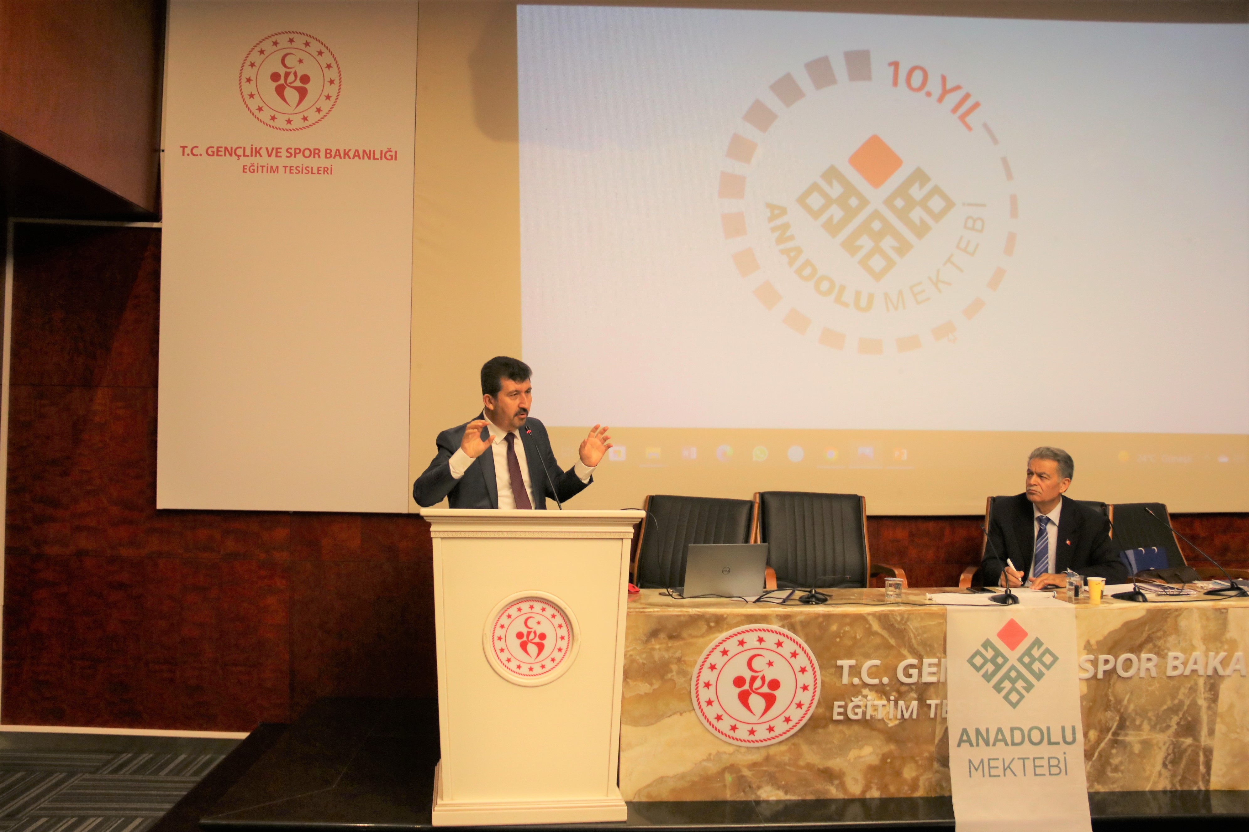 Prof. Dr. Arıcan: Gençler okudukları kitapları metin yazarak değerlendirmeli