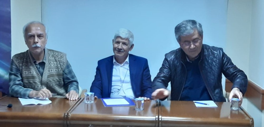 “Modern şiir geleneksel şiirden beslenmiştir”
