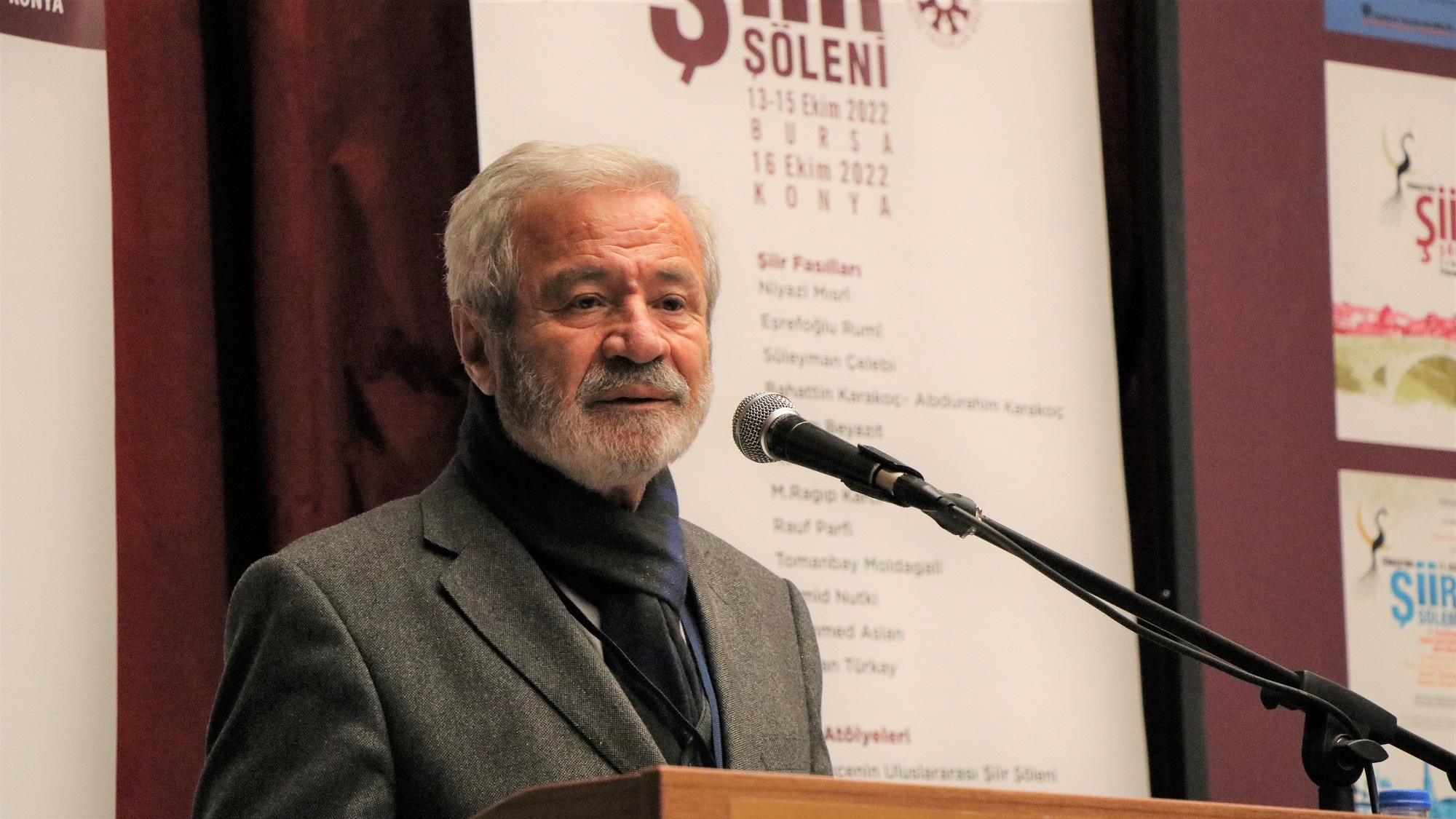 D. Mehmet Doğan: 30 yıldır şairi ve şiiri yukarda tutmak istedik