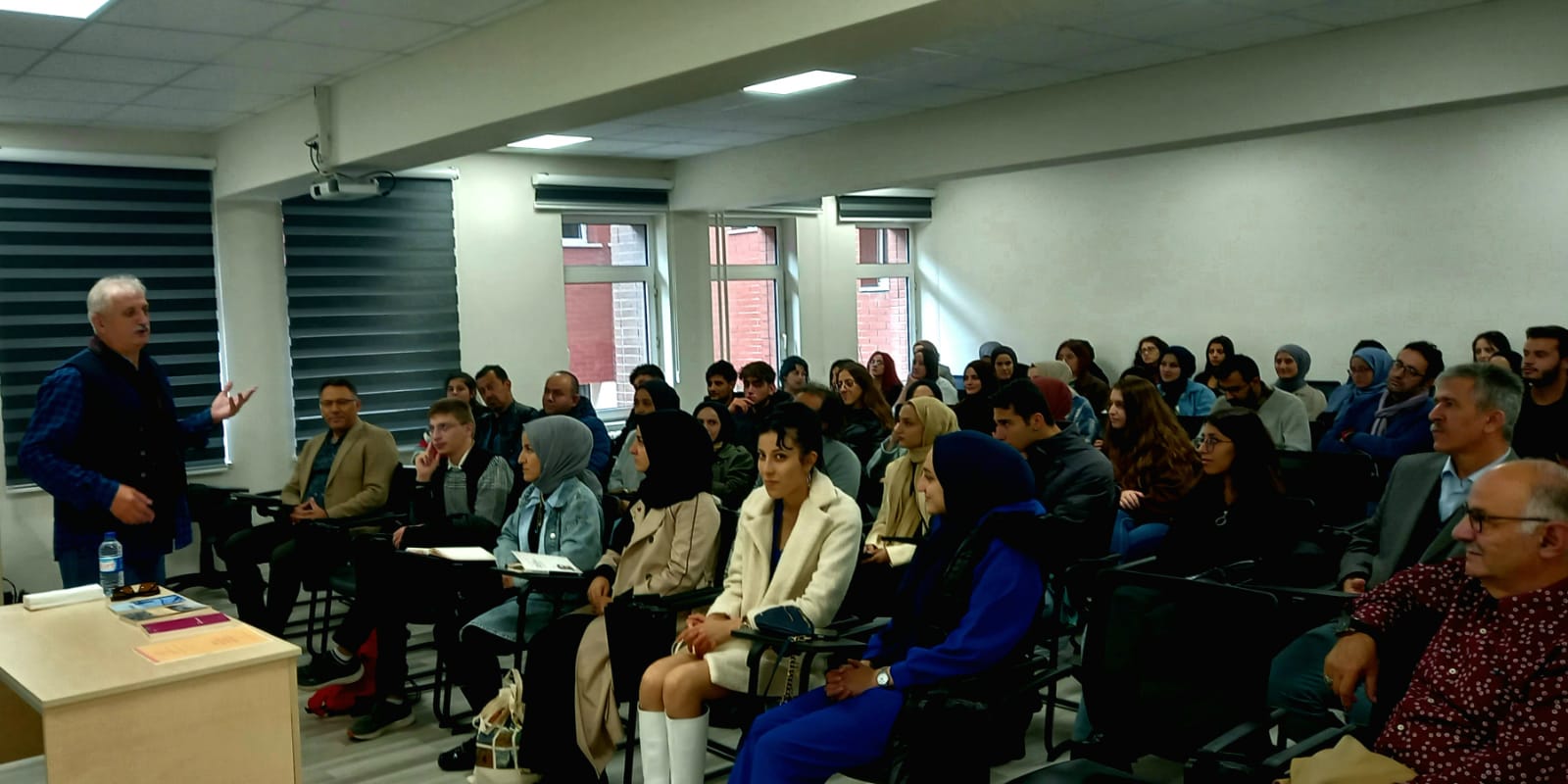 Yazar Tuna'dan İzzet Baysal Üniversitesi'nde 'Şehir ve Insan' Söyleşisi
