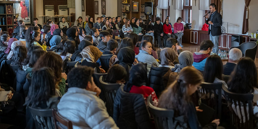 Ankaralı liseli gençlerin hedefi iyi bir yazar olmak