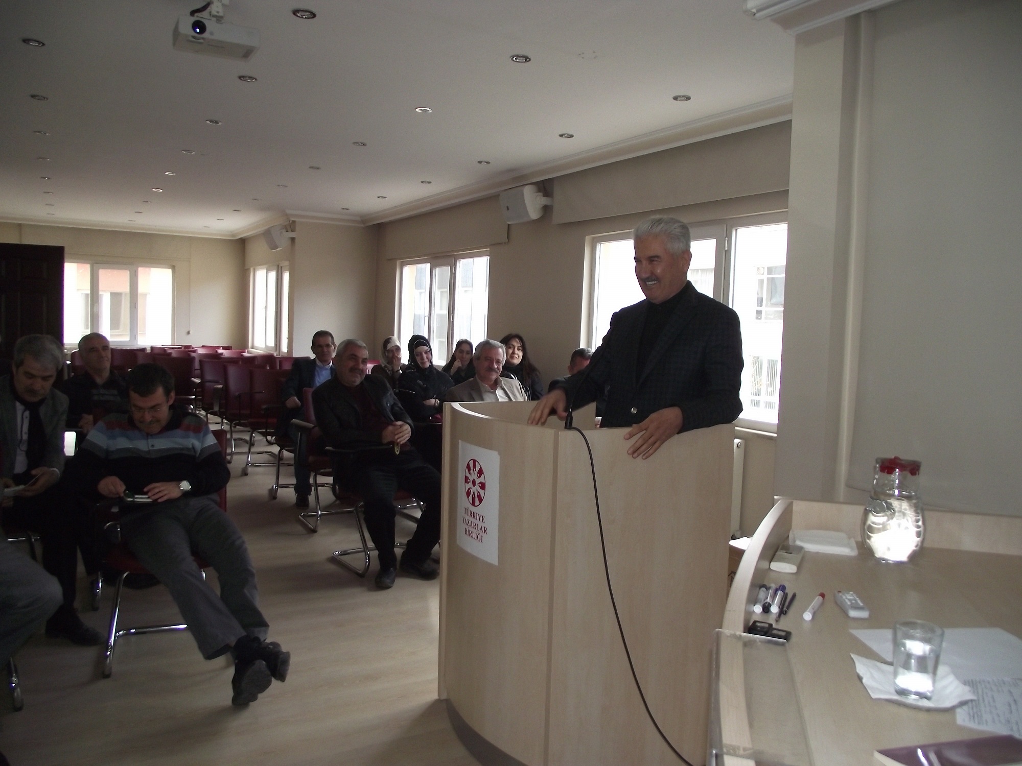 "Şiir hayat ve siyaset ile iç içe"