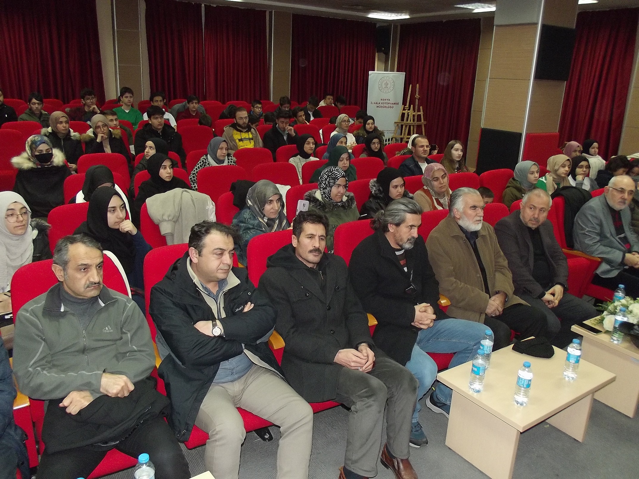 AKİF ŞAİRLİĞİNİN GÖLGESİNDE KALMIŞTIR