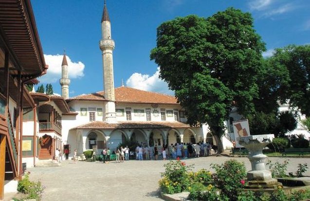 Kırımlılar milli mekteplerini de kaybedebilir