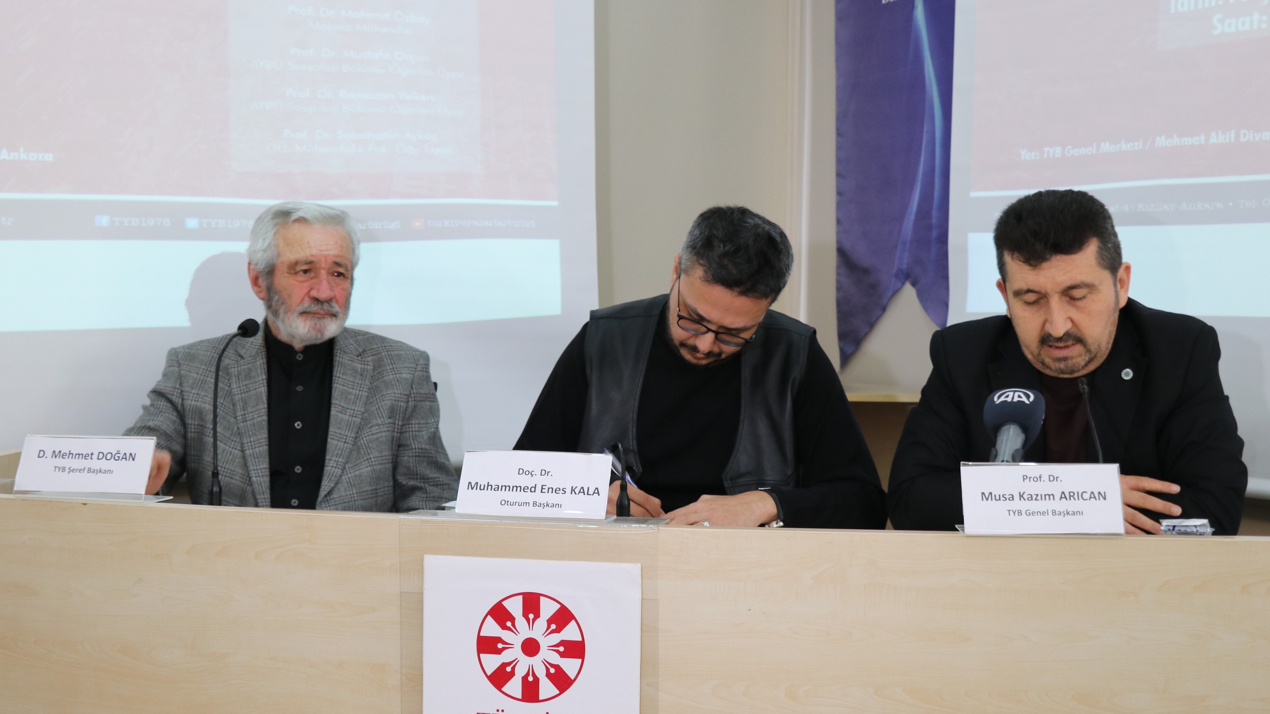 Türkiye Yazarlar Birliği'nin panelinde "Dünden Bugüne Türkiye'de Depremler" ele alındı