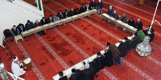 Cami aynı zamanda ilim halkaları mekanıdır