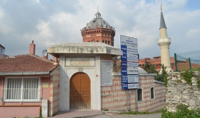 Fatih'te gözden uzak ne çok tekke, cami var