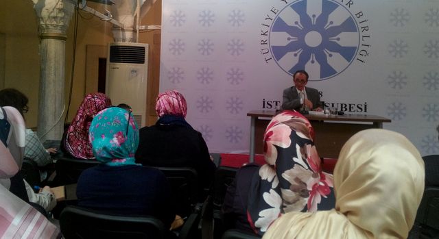 Âşık kırk yıl kapıda beklemeyi göze almalı