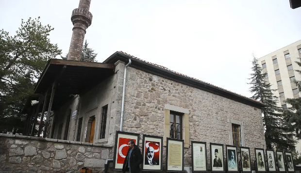 Taceddin Camii ve Dergâhı çevresi ile birlikte yeniden düzenleniyor.