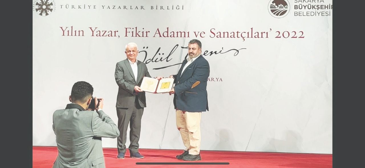 Yazarımız Adnan Öksüz'e “Yılın Yazarı” ödülü takdim edildi