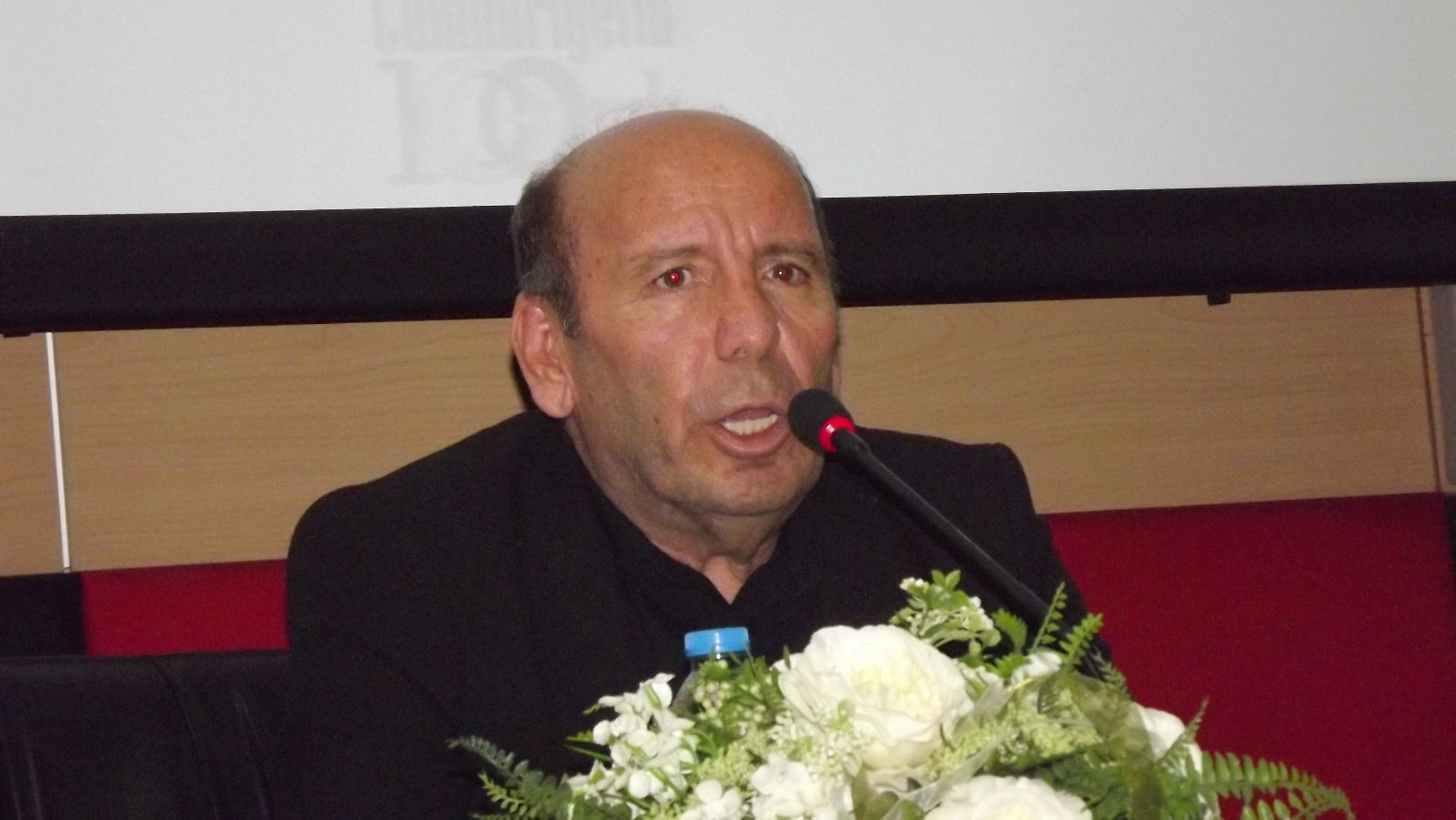 TYB Konya Şubesi’nin düzenlediği “Futbol Sadece Futbol Mu?” konulu konferansta Dünya Araştırmacı gazeteci ödüllü yazar Atilla Türker konuştu:
