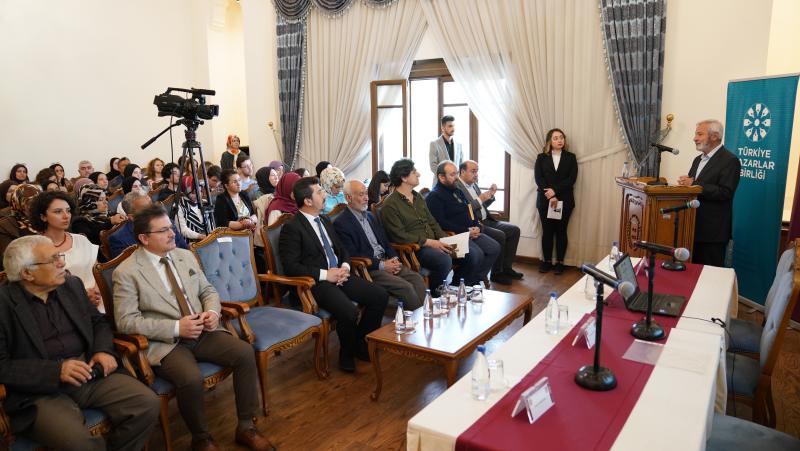 Doğan: Kısakürek, şiirle fikri birlikte yürüten önemli şahsiyetlerden biridir