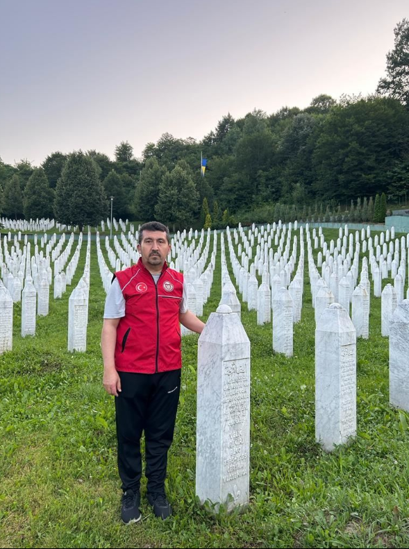 TYB Genel Başkanı Arıcan, İzetbegoviç'in kabrini ziyaret etti