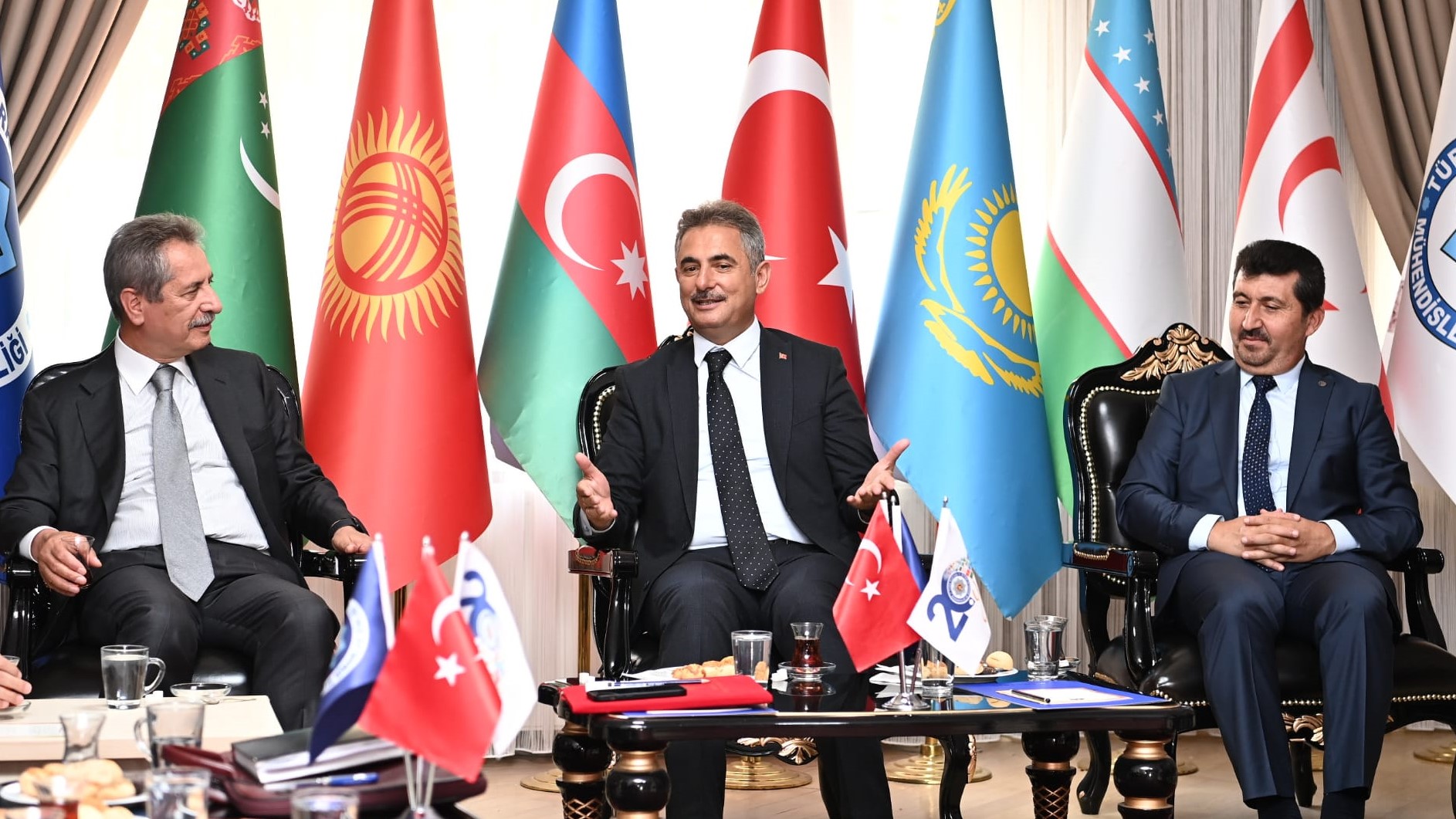 İş insanı Ahmet Çalık TDMMB'yi ziyaret etti