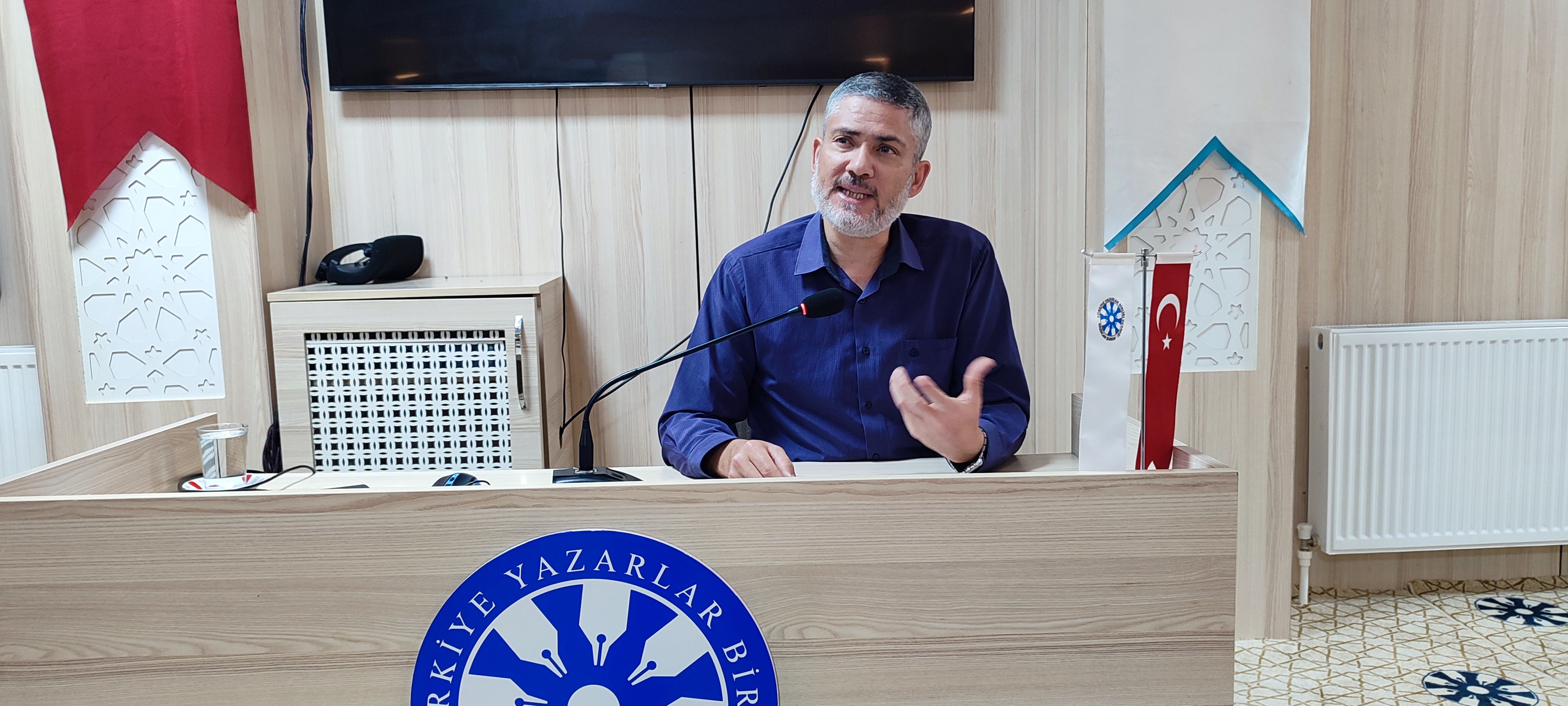Türkiye Yazarlar Birliği Kültürevinde konuşan Doç. Dr. Hüsrev Akın: “Yunus Tevhit Şairidir”