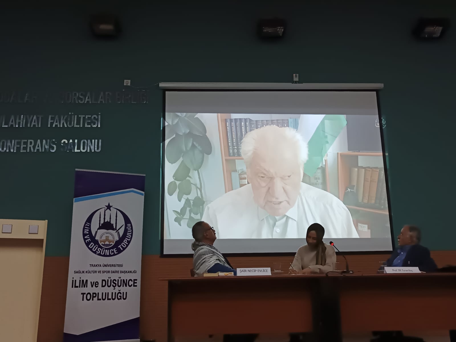 Trakya Üniversitesi İlahiyat Fakültesi’nde Kudüs Şairi Nuri Pakdil programı gerçekleştirildi