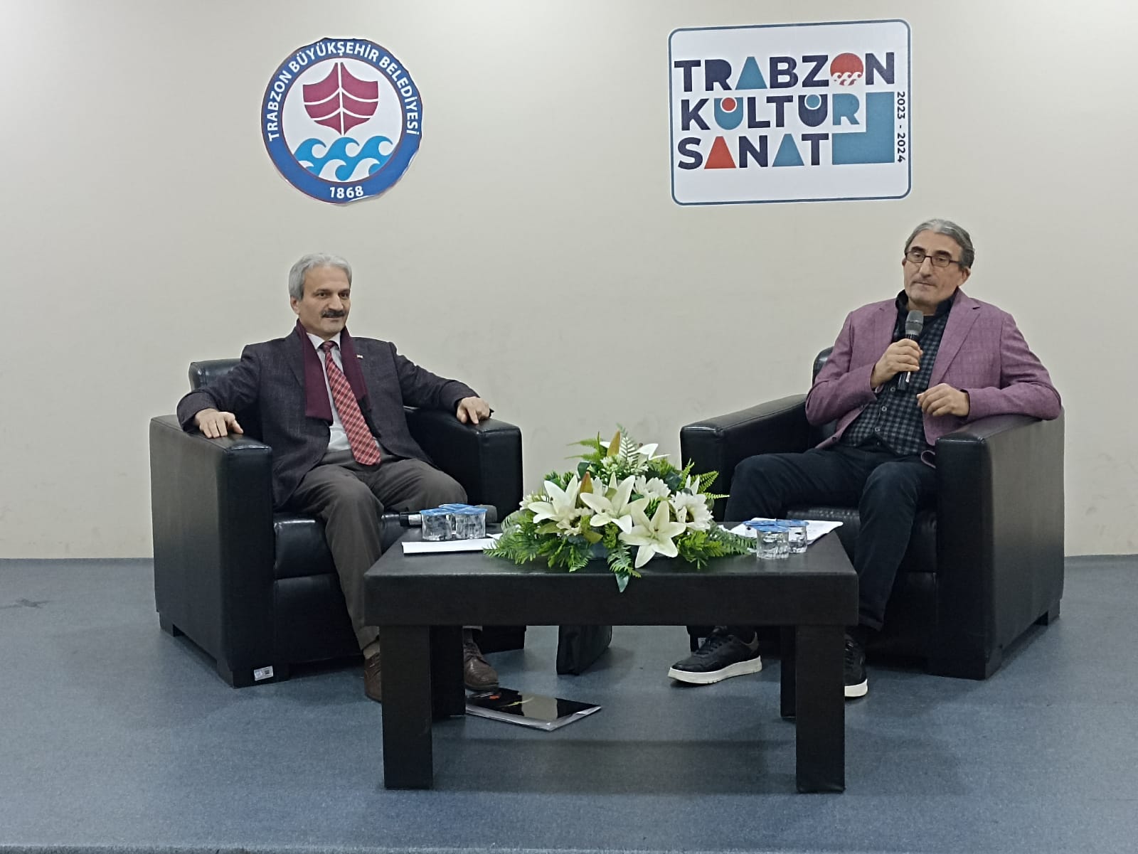 KTÜ Öğretim Üyesi Fehmi Turgut ve TYB Trabzon Başkanı Kamuran Tuna sunumuyla Politik ve İdeolojik Söylemlerin, Toplumsal Yanılsamaları