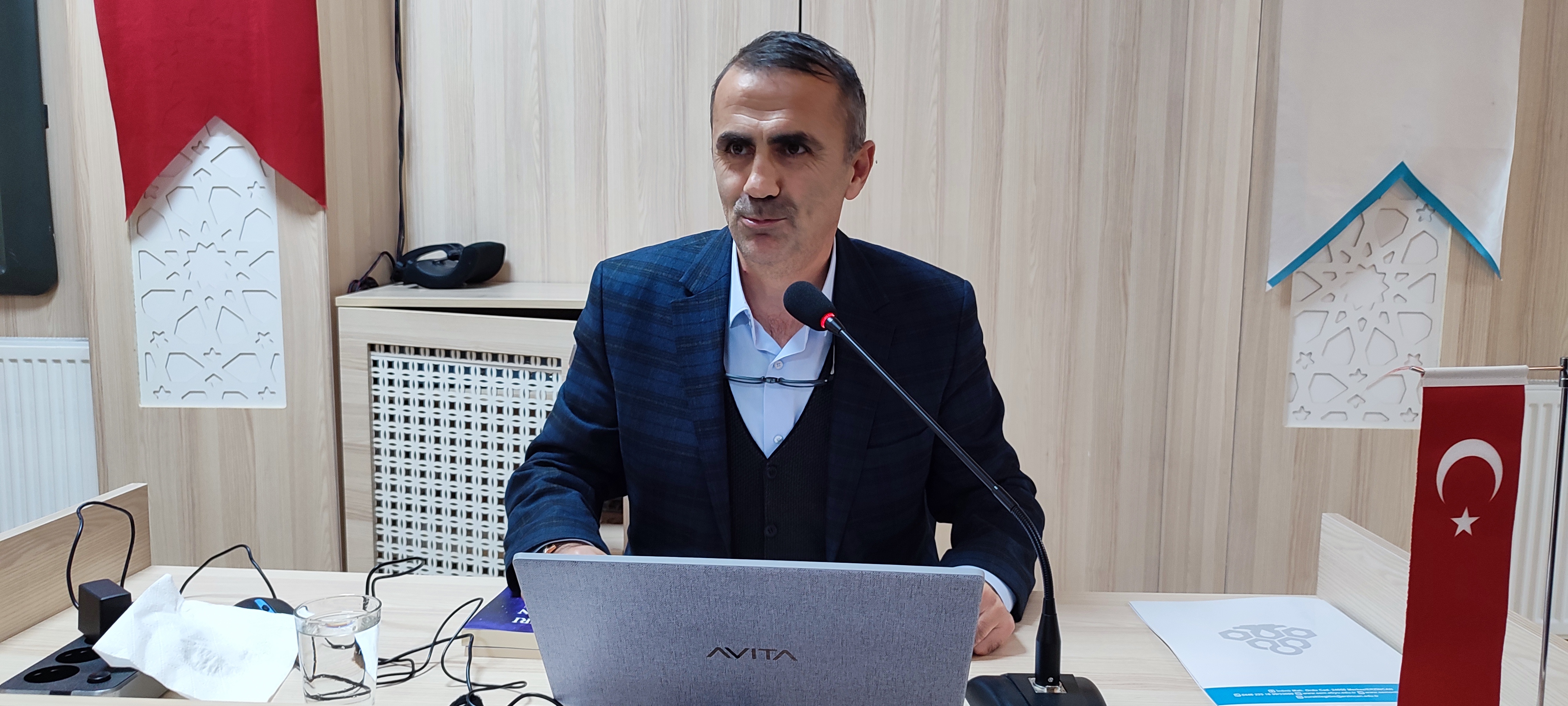 Türkiye Yazarlar Birliği Erzincan Şubesinde Konuşan Osman Karaağaç : Bilim ‘NASIL’ sorusuna, Din ‘NİÇİN’ ‘KİM’ sorusuna mahkum