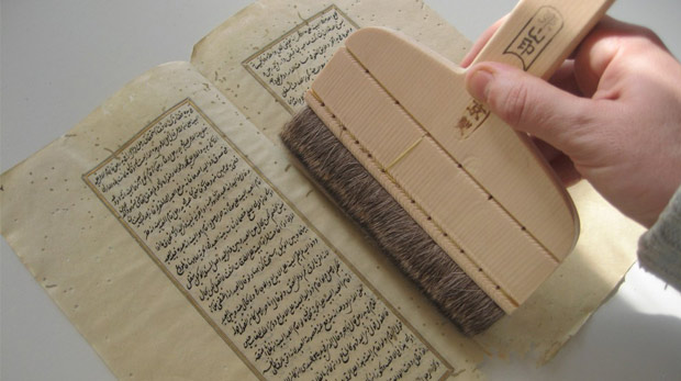 Yıpranan yazma eserler burada şifa buluyor