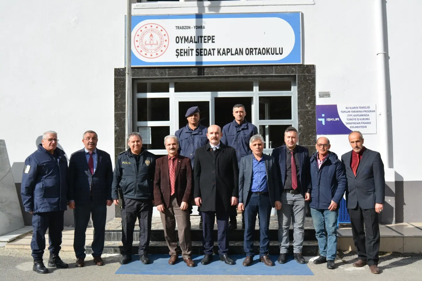 Trabzon Şubesi Kültür Faaliyetlerine Devam Ediyor: Şair Halil Aktaş'ın Kitapları Öğrencilere Hediye Edildi