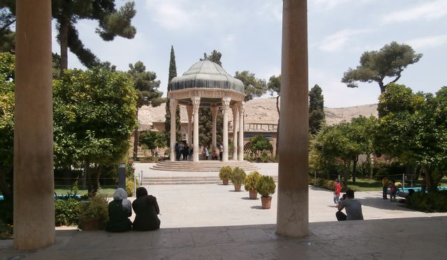 Bakımsız tarihi camilere bile giriş ücretliydi